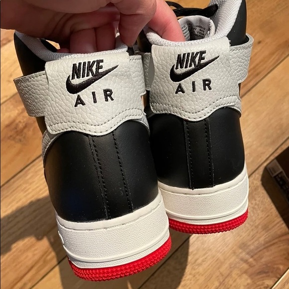 Nike Air Force 1 High ‘07 LV8 EMB Chicago
Size: US 8.5 
Color: Black/grey/red - Picture 6 of 9